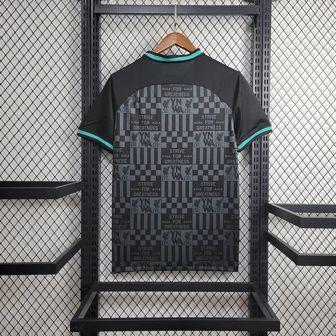 Maillot spécial Liverpool × LeBron 2024