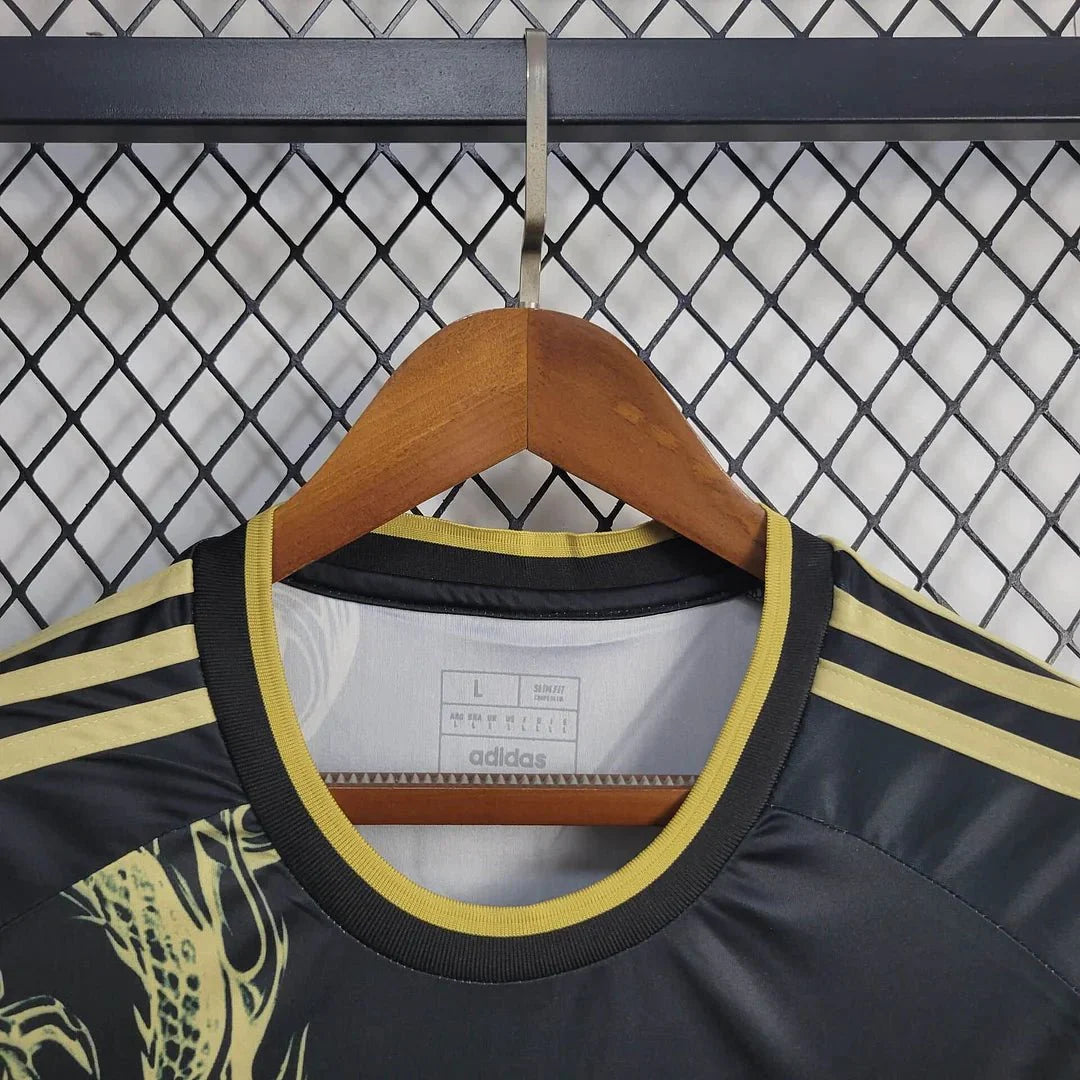 Maillot spécial Dragon d'or du Real Madrid 2025